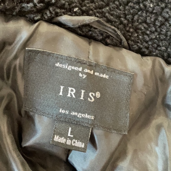 🌹IRIS🌹 Black teddy cropped zip up coat. Size L - Picture 4 of 7